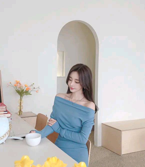 孙允珠淡黄色格子条纹鱼尾裙穿搭,孙允珠肉桂鱼尾裙