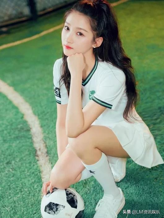 关晓彤足球宝贝造型,关晓彤足球宝贝装