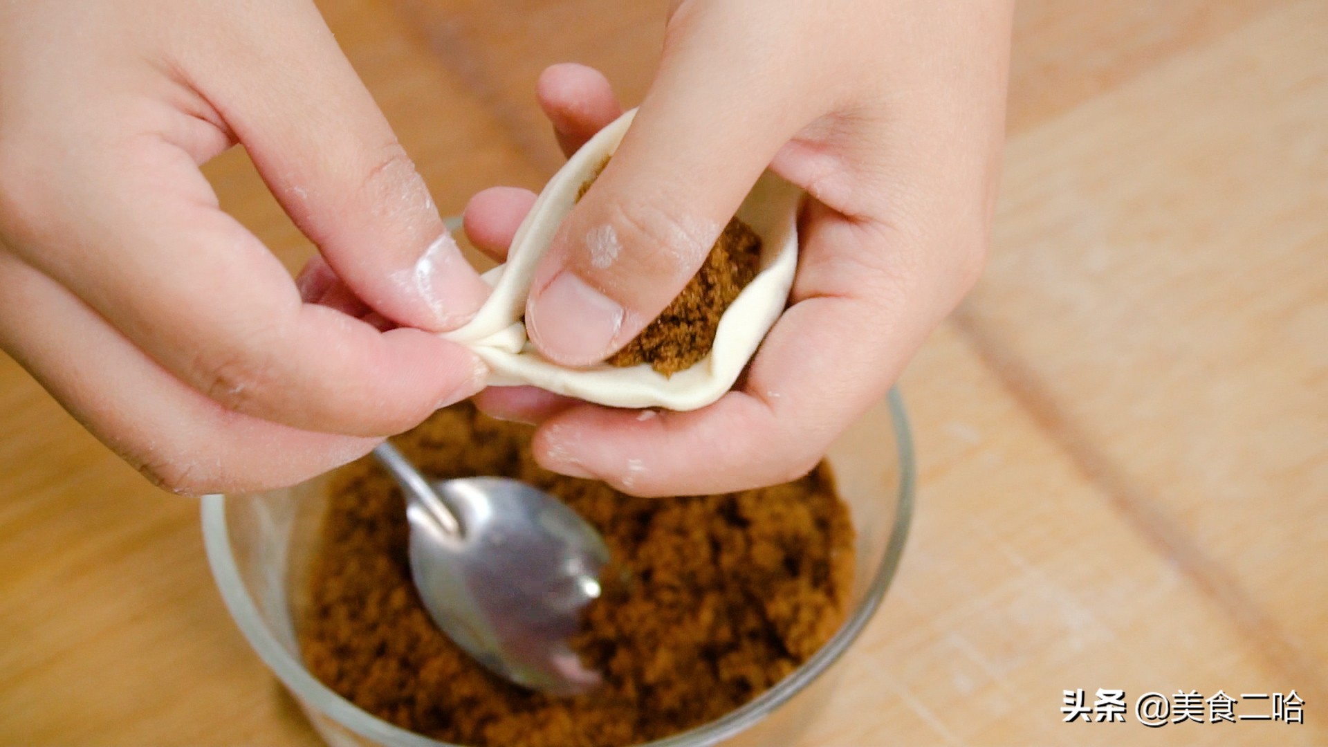 做红糖馒头包子教程全过程,红糖包子做法500g面粉