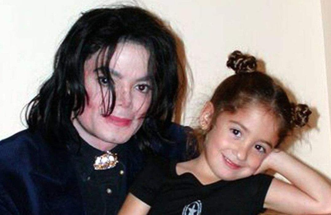 迈克尔杰克逊女儿现在状况,现在迈克尔杰克逊女儿长得怎么样