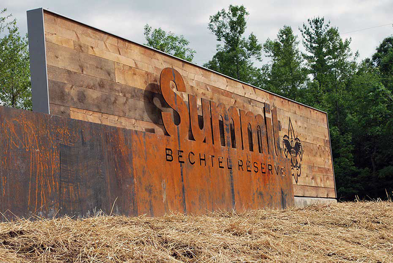 锈蚀耐候钢板表面需要处理么,耐候钢板在景观中的应用