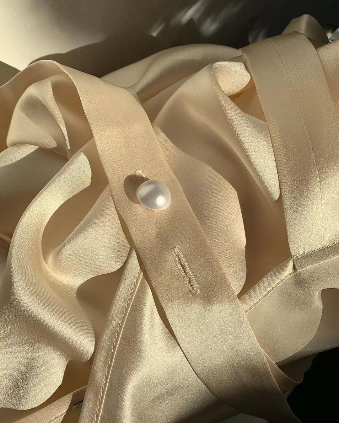 即使不出门也要穿出睡衣的别致,穿睡衣成了一种时尚