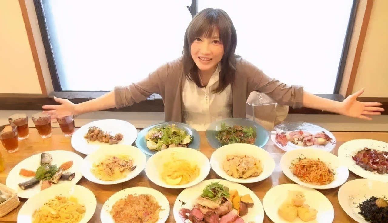 经常性的暴饮暴食会导致什么后果,长期暴饮暴食会引起什么不良后果