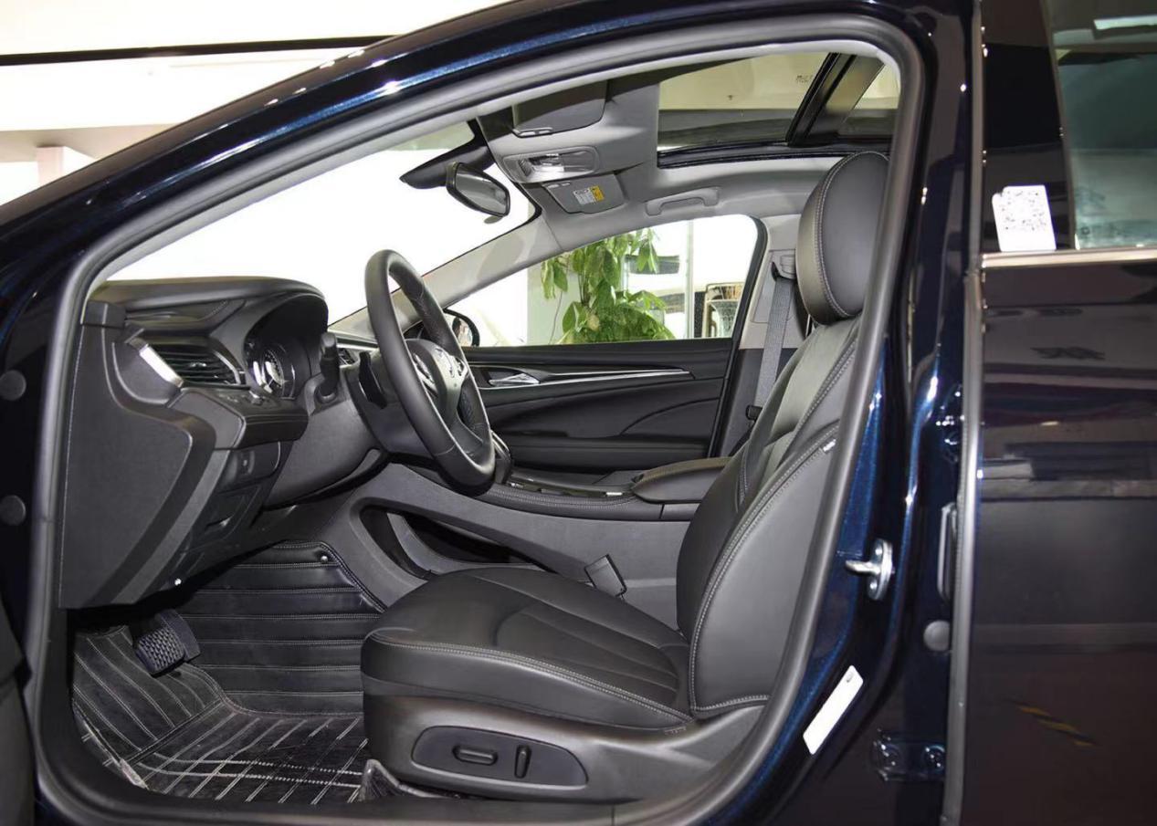 别克君越和大众迈腾试车,别克君越2.0t豪华版对比大众迈腾