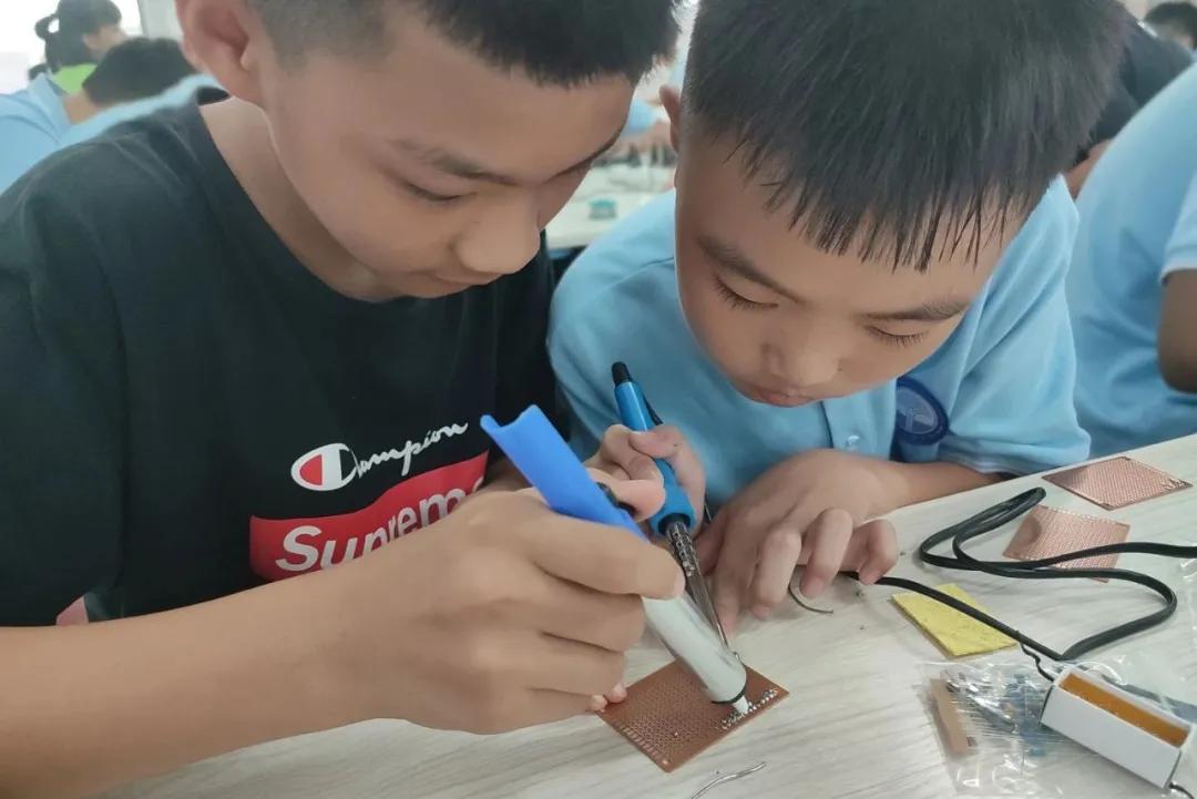 初中生的科技热情怎么点燃？位于大湾区的这所学校开设了这门课