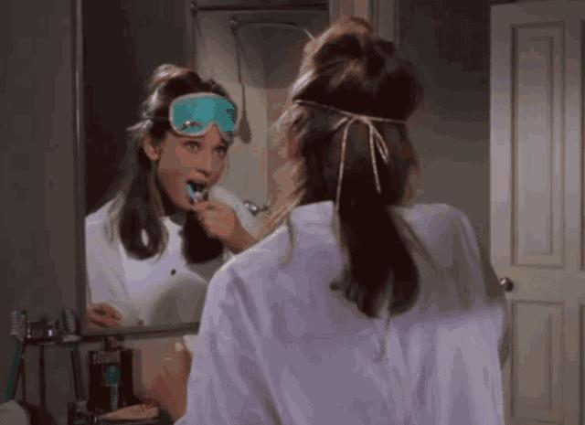 人为什么会有中年危机,人到中年牙齿为什么稀怎么预防