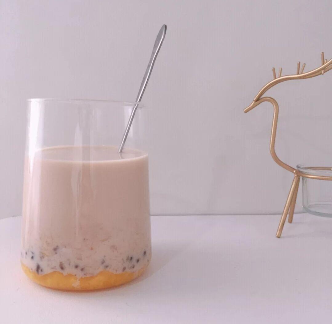 速溶奶茶制作夏日饮品,只用家里也有的材料用芒果做奶茶