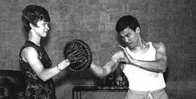 中国足球曾9次夺冠,中国足球拿过9届冠军