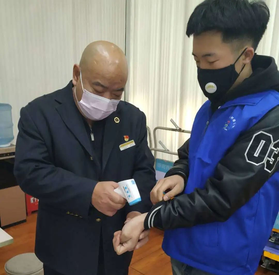 疫情期间火车上提供饭菜吗,疫情期间在火车买东西吃