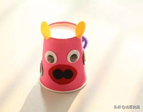 用两个纸杯手工制作纸杯娃娃,用纸杯做的纸杯手工