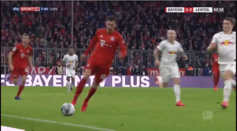 遭全世界豪门哄抢，世界足坛T1级别潜力中卫——乌帕梅卡诺