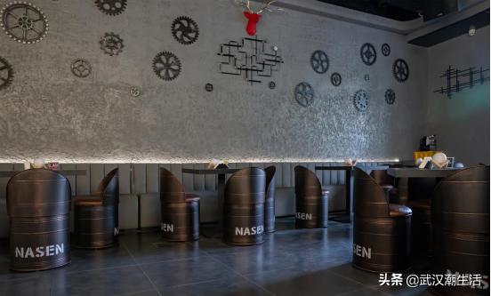 今晚，纳森酒吧在汉口江滩C位出道