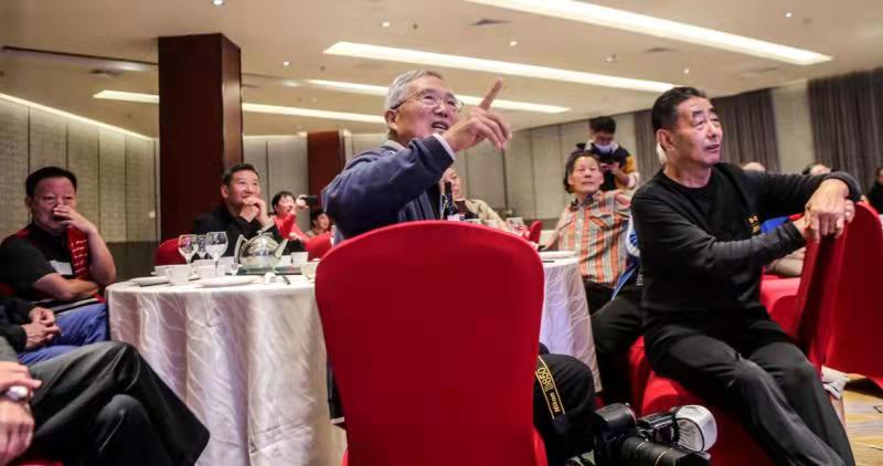 绿荫逞快意皓首忆当年！河北足球50年庆典队友再相聚