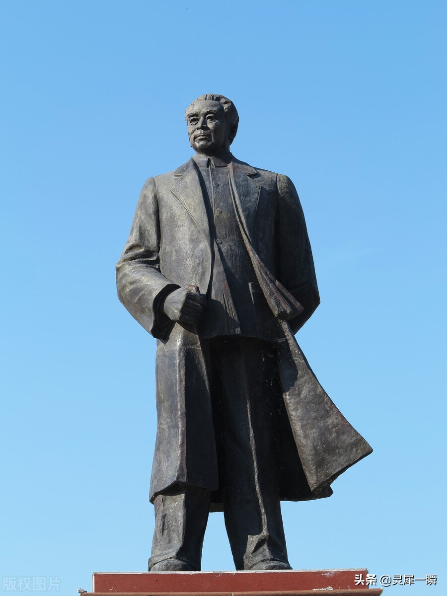 那一年，周总理和傣族人们一起欢度泼水节，却差点一*不起病**