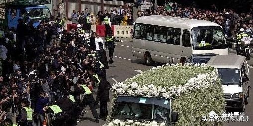 每月生活费10万,梅艳芳母亲哭穷