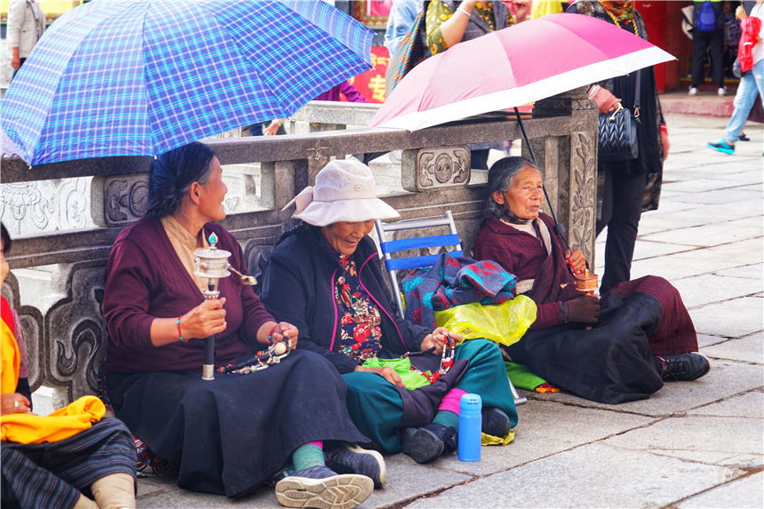 去拉萨旅游的步行街,突然想去拉萨的心情