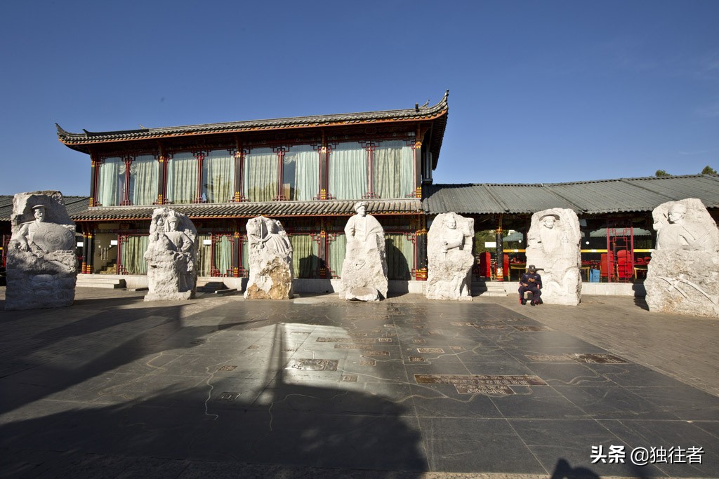 楚雄的彝族风情,楚雄彝族村寨彝族文化元素