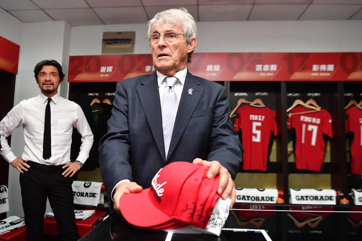 李铁带领国家队找到国脚的命门，想学米卢快乐足球能否成功？