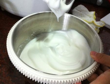 如何用电饭锅做蛋糕简单又好吃,如何用电饭锅做蛋糕更松软好吃