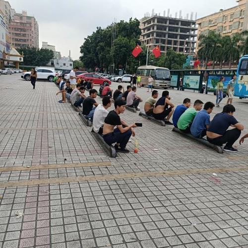 深圳最大临时工市场，工资日结，300一天，晚上负责专车送回
