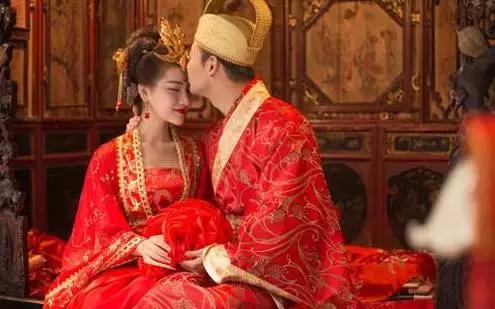 被好运包围这生肖中晚年财如泉涌,金银堆满仓的三大生肖