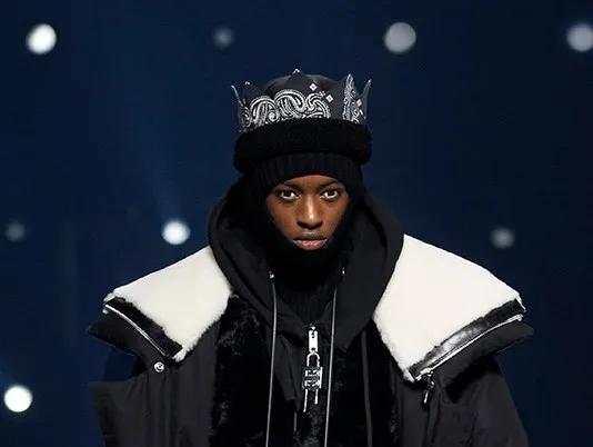 yeezygap美国首发,yeezygap国内外版本一样吗