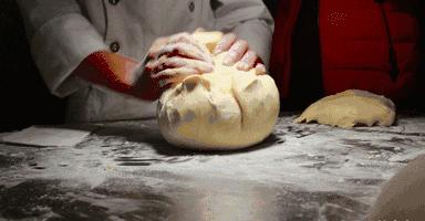 来云南一定要品尝一下鲜花饼,云南鲜花饼和其他饼有什么不同