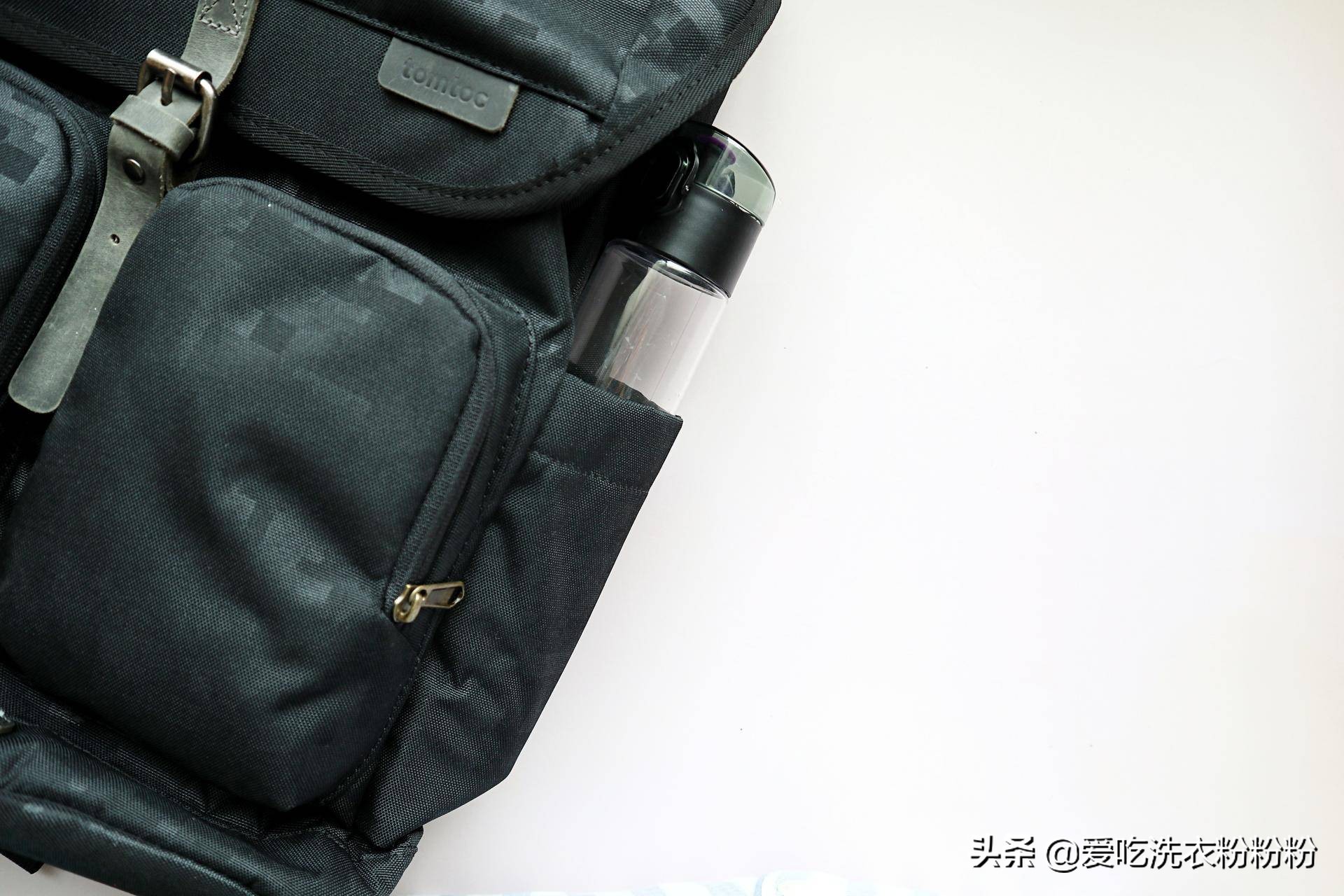 通勤出游两不误——tomtocA90暗纹迷彩双肩包