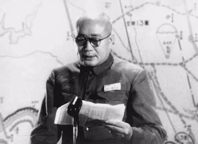 55年授衔，*伯承刘**为何能位列十大元帅第四？4大优势鲜有人及