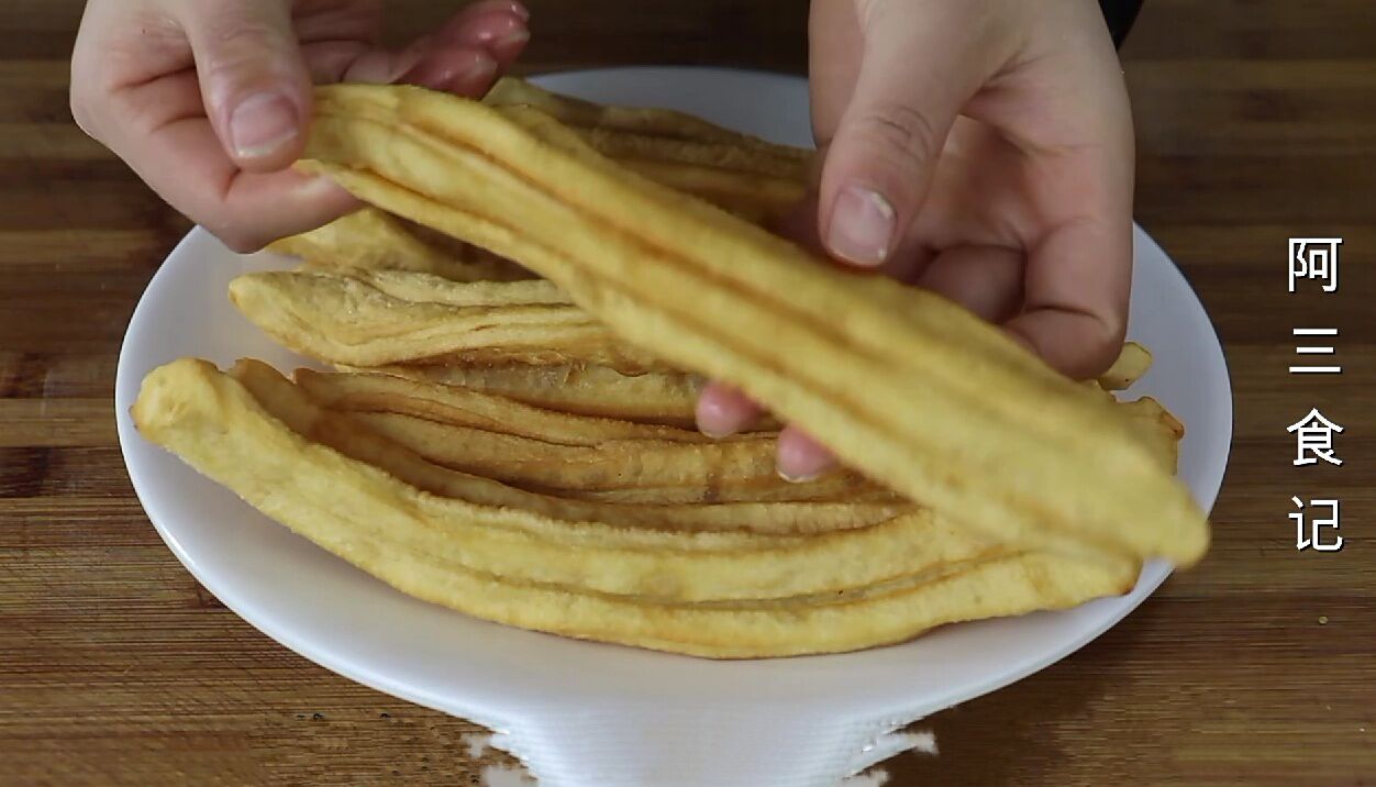 油条教程及配方不用醒发一晚上的,油条用什么配方好吃又好记
