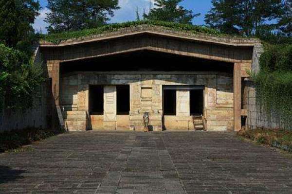 用艺术诠释青春的气息,用艺术致敬红色经典