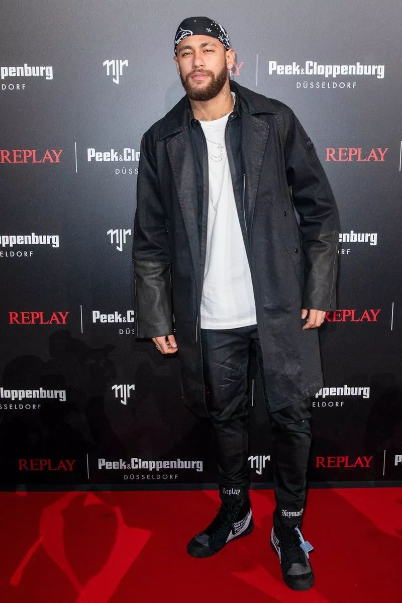 内马尔和顶级超模,内马尔和巴西超模合影