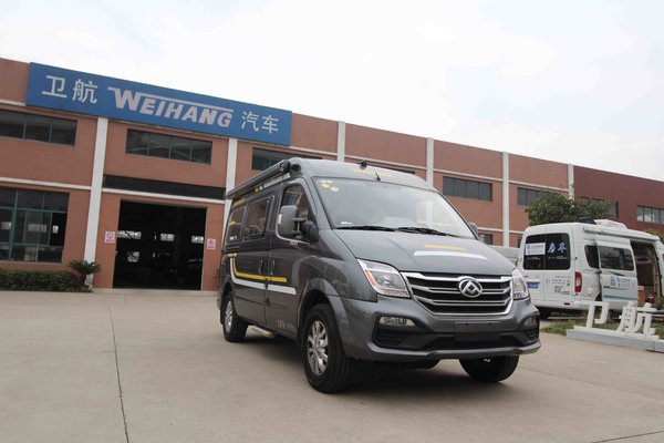 小两口开拖挂房车自驾游视频,成都小两口房车自驾游