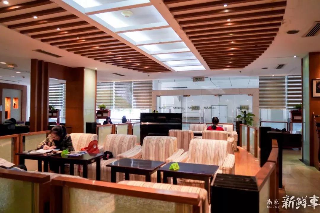 曝光！南京这所高校藏了个网红图书馆，还有高温杀菌器给书除菌！