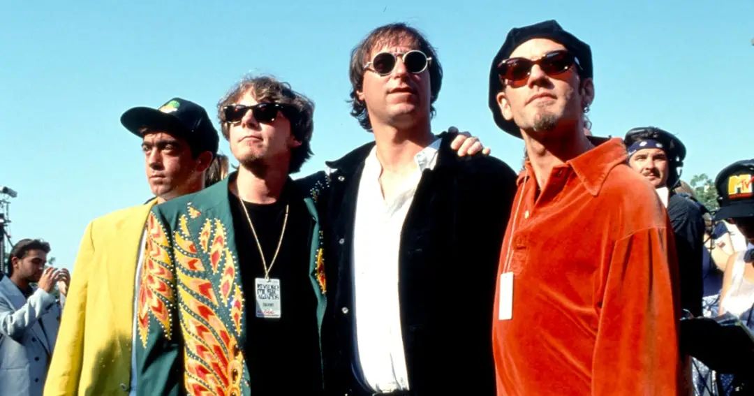R.E.M.如何用《不合时宜》重塑九十年代？