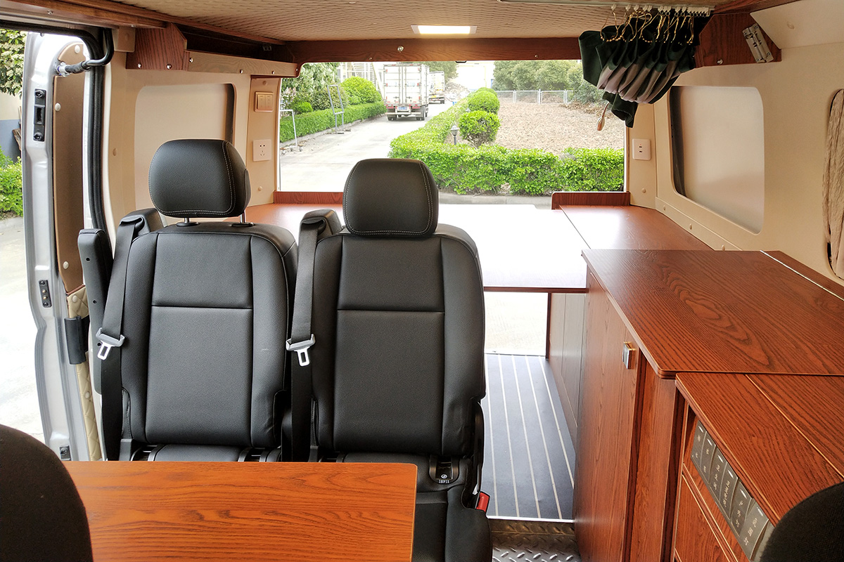 短轴B型还带折叠抽拉式卫生间远足也可冲凉的小胖虎房车