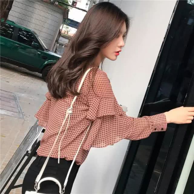 新款小衫洋气减龄搭裙子,衬衫半身裙早春最显气质穿搭