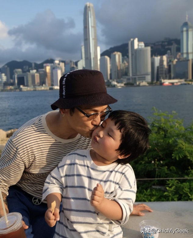 杜德伟60岁宝刀未老,杜德伟穿牛仔马甲图片