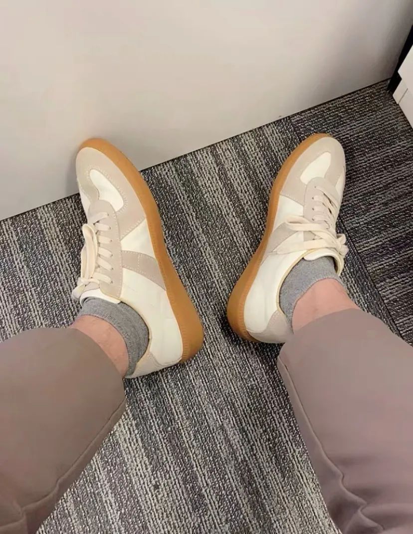 杨幂欧阳娜娜冬天穿搭,杨幂同款矮帮马丁靴