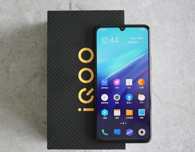 华为nova6同光荣v30对比,华为nova6跟光荣v30哪个自拍好