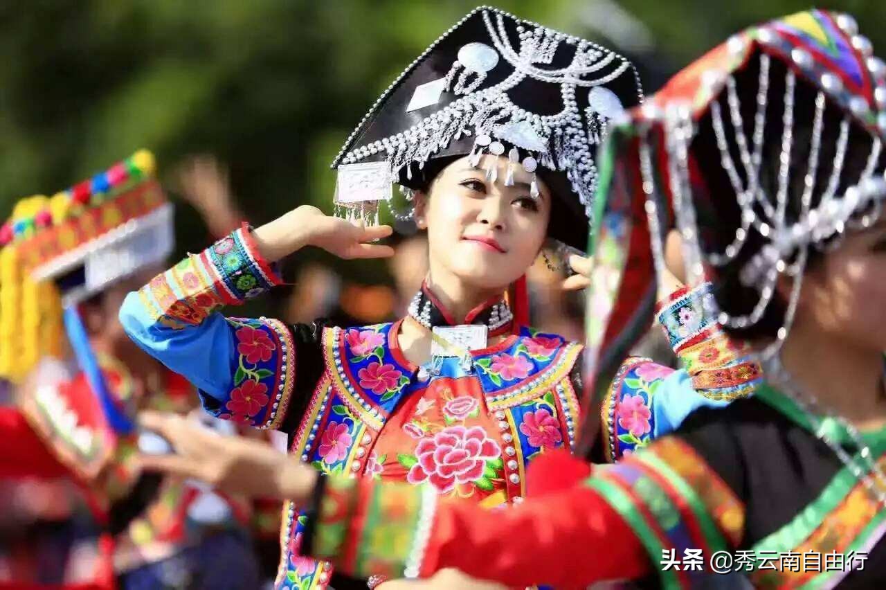 来云南感受彝族特点民族文化,云南彝族的文化和风土人情