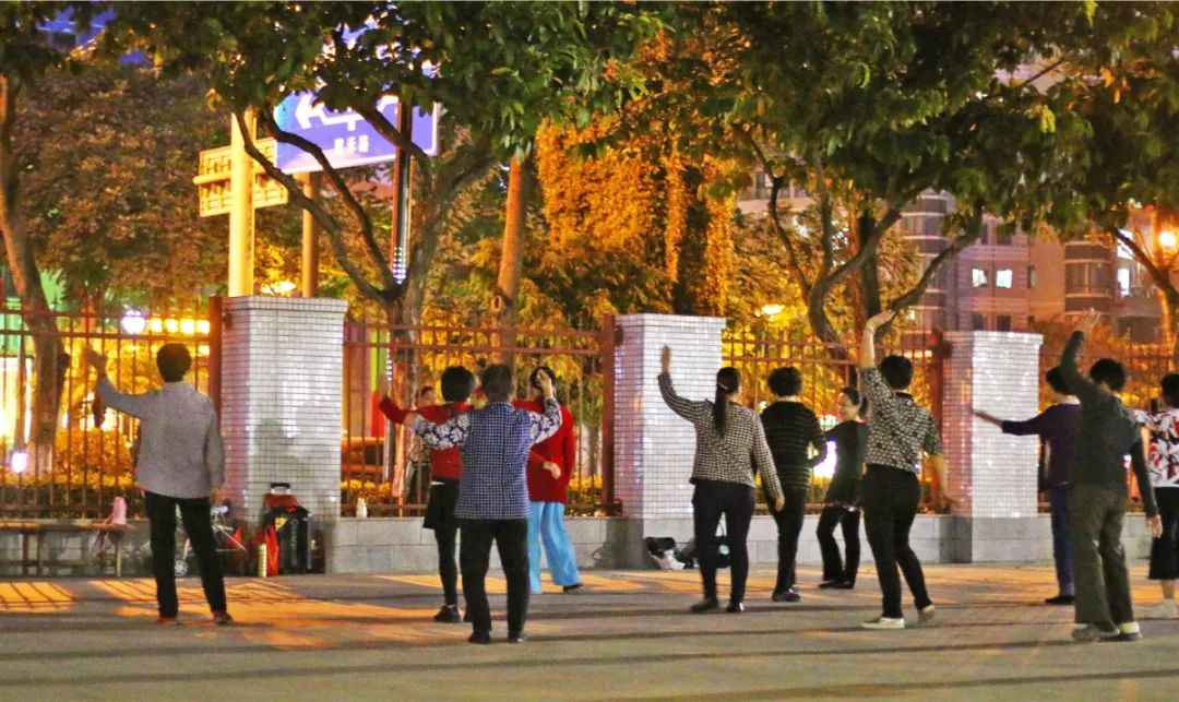 不到人民体育场，你不会知道厦门的秋夜有多野