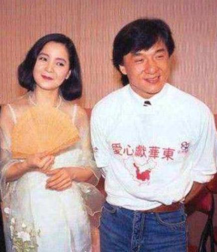 邓丽君一人一首成名,邓丽君年轻时唱歌