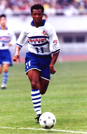 韦世豪恶意伤人事件,韦世豪足球事件