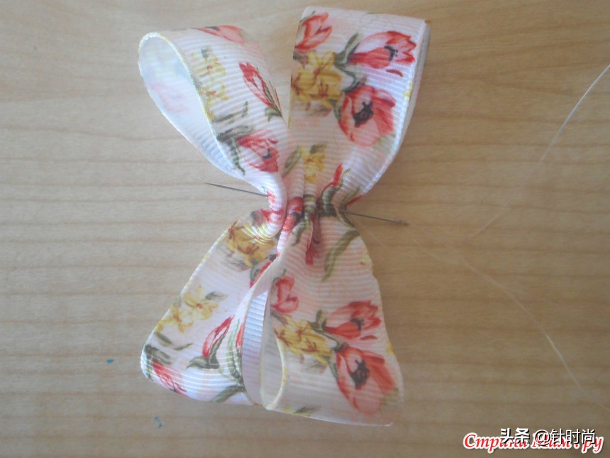 丝带儿童头花蝴蝶结手工制作过程,丝带蝴蝶结头花制作教程