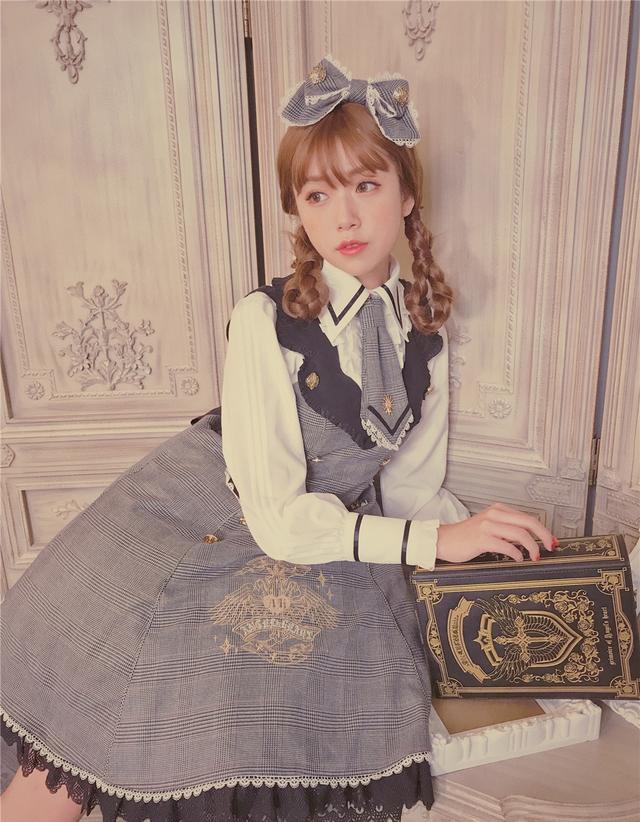 除了军lo以外，这些“骑士风”洛丽塔也不容错过，甜酷lo娘的最爱