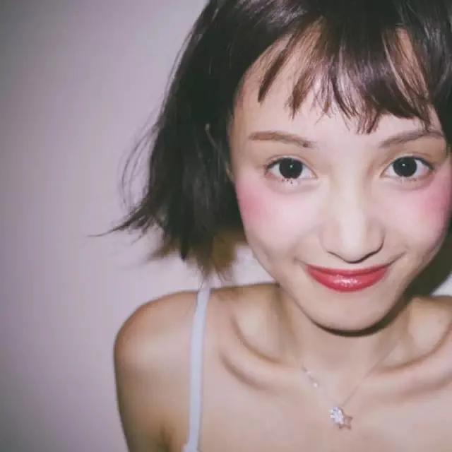 发际线显高脸有点长适合什么刘海,美人尖额头短菱形脸适合什么刘海