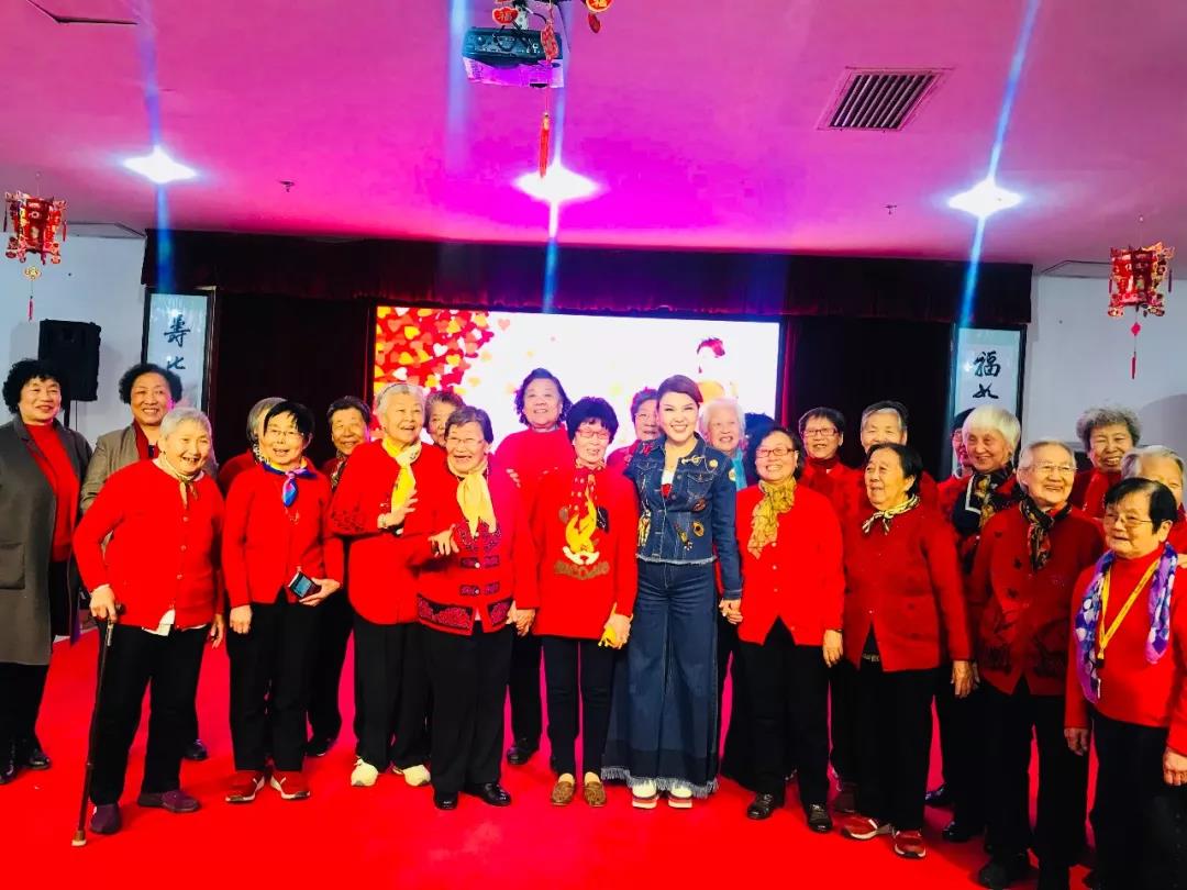 乌兰图雅抖音最红歌曲视频,乌兰图雅唱歌的抖音视频