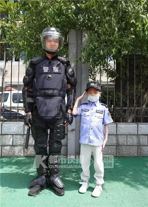 我们等你长大当警察！8岁白血病男孩小嘉恒圆梦了！