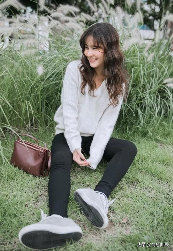 泰式小清新李海娜，笑起来眉眼弯弯的，真的甜到心坎里去了